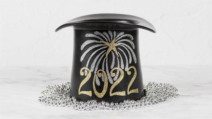 2022_Celebration_Wine_bucket_necklace_William_Pulse-scaled